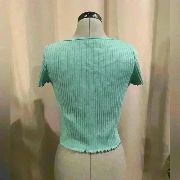 Women’s Green American Eagle Top - Picture 3 of 4